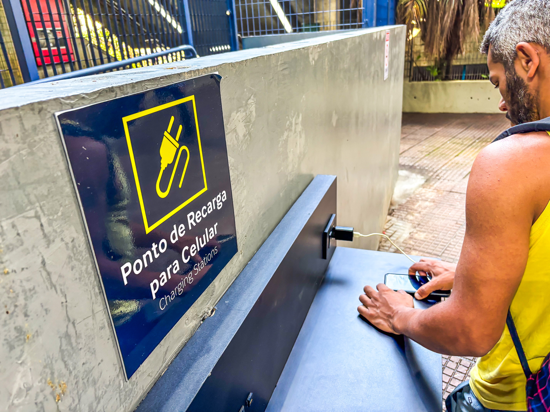 Local para recarga de celular/Edson Lopes Jr/Secom