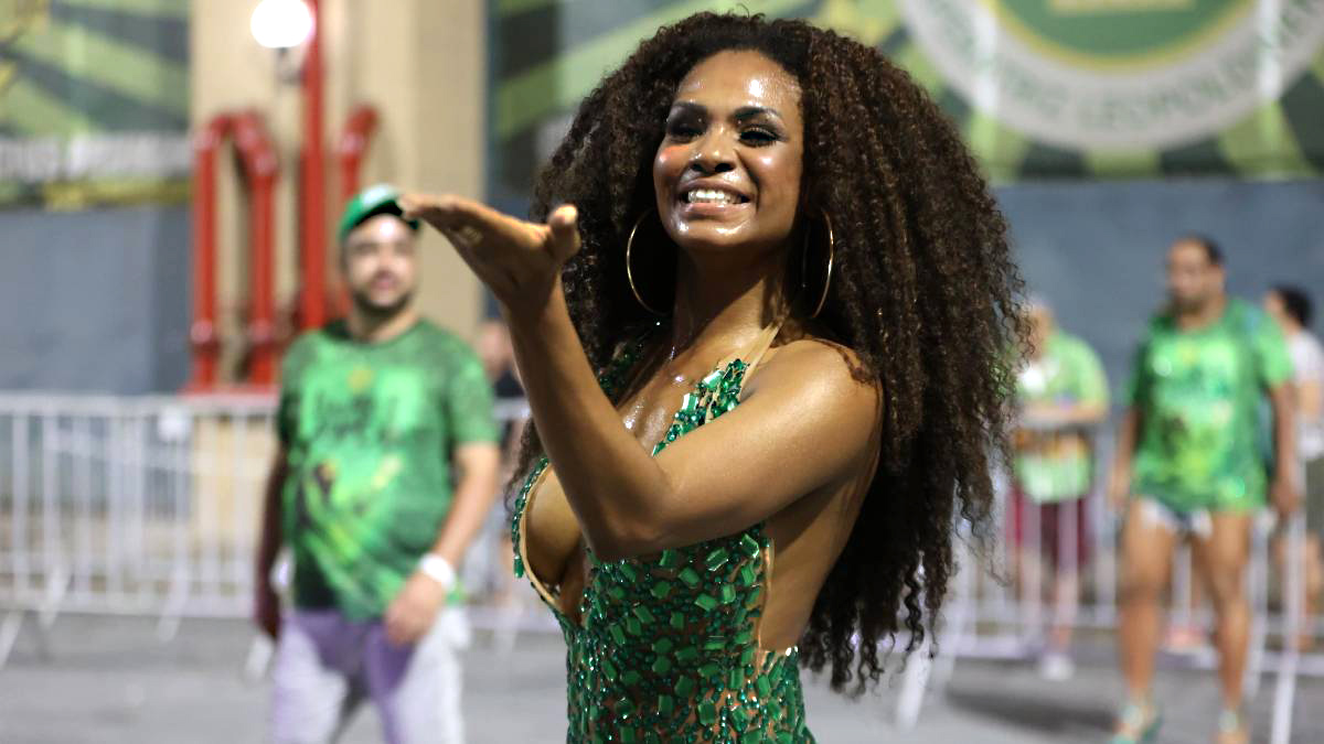 Valeska Reis foi rainha de bateria da Império de Casa Verde por 11 anos, sendo peça-chave na conquista do título de 2016. Ela encerrou sua passagem pela escola em 2022, emocionando ao desfilar ao lado de seu filho. Agnews.