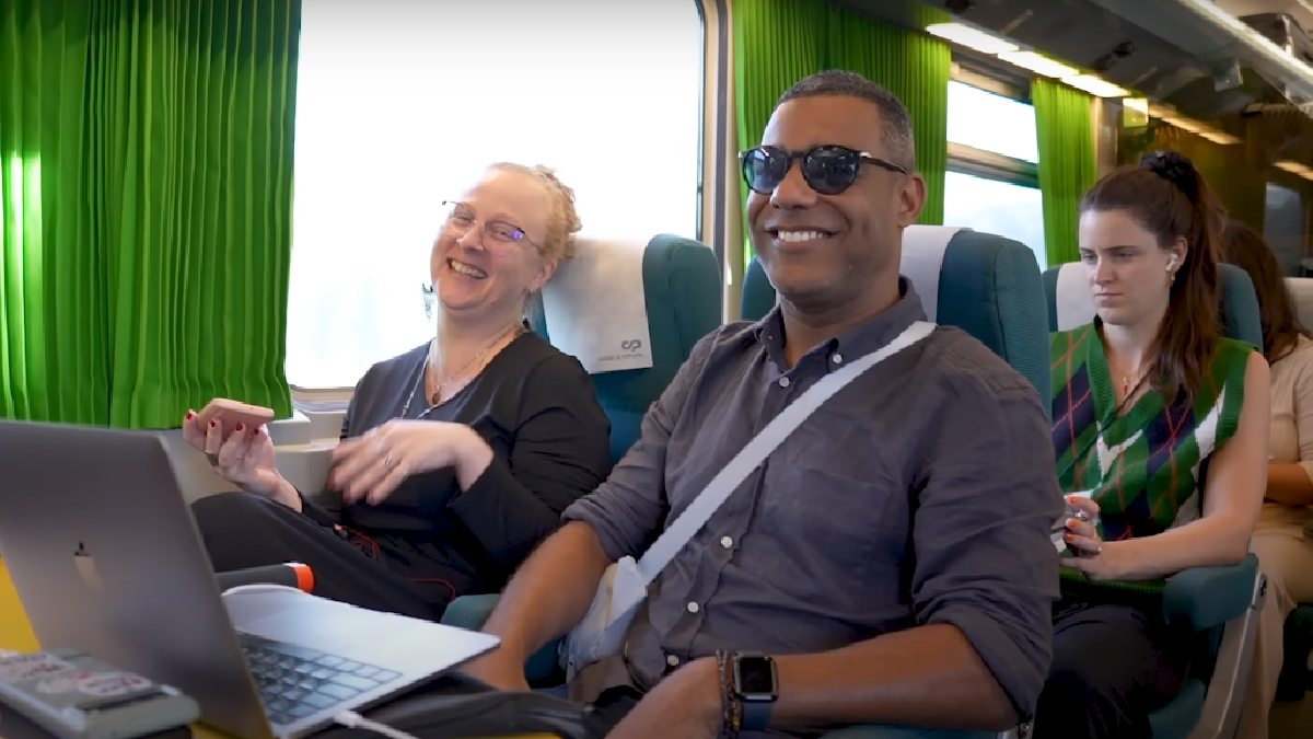 Quanto custa essa aventura ferroviária? O trajeto completo sai por cerca de 1.186,65 (aproximadamente R.110), sendo uma opção mais ecológica que o avião.