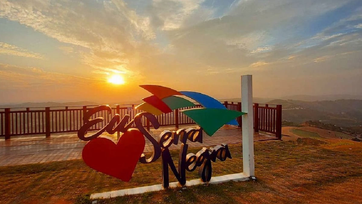 O município é perfeito para que busca desde lazer até o descanso, com opções de turismo rural e aventura, compras e gastronomia, voltado para família, namorados e amantes da natureza - (Foto: Divulgação/Serra Negra)