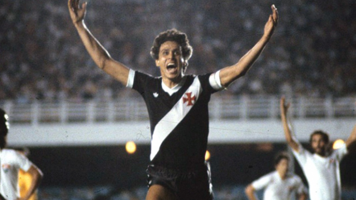 1. Roberto Dinamite (Vasco e Portuguesa) - 190 gols - Maior ídolo da história do Vasco, Dinamite foi artilheiro em duas edições do Brasileirão e marcou 190 gols em 328 partidas. (Foto: Reprodução)
