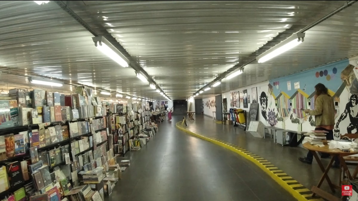 O sebo da Passagem é recheado de livros dos mais variados estilos 