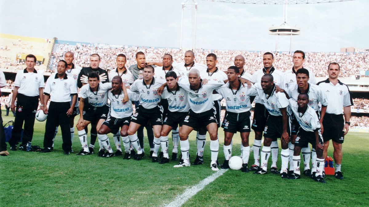 O Paulistão de 1999 terminou em clássico quente! Com direito a provocação e briga generalizada, o Corinthians venceu o Palmeiras e ficou com o título estadual. Foto: Alexandre Battibugli/Corinthians