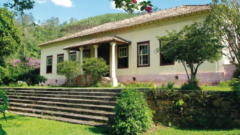 Conhecida por ser a morada do escritor José Bento Monteiro Lobato, a cidade oferece passeios pela Fazenda Buquira, também conhecida como Sítio do Pica-Pau Amarelo, e uma culinária típica, com pratos caipiras e tropeiros - (Divulgação/Prefeitura de Monteiro Lobato)