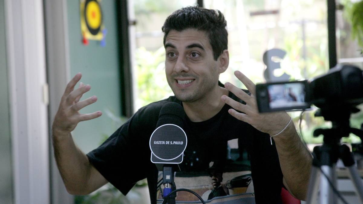 Fabio Brazza durante participação no podcast Direto da Gazeta/Thiago Neme/Gazeta de S. Paulo
