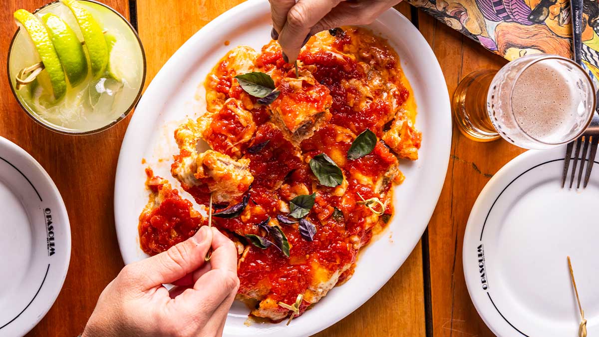 Filé à Parmegiana Aperitivo, d'O Pasquim Bar e Prosa. Foto: Divulgação/O Pasquim Bar e Prosa