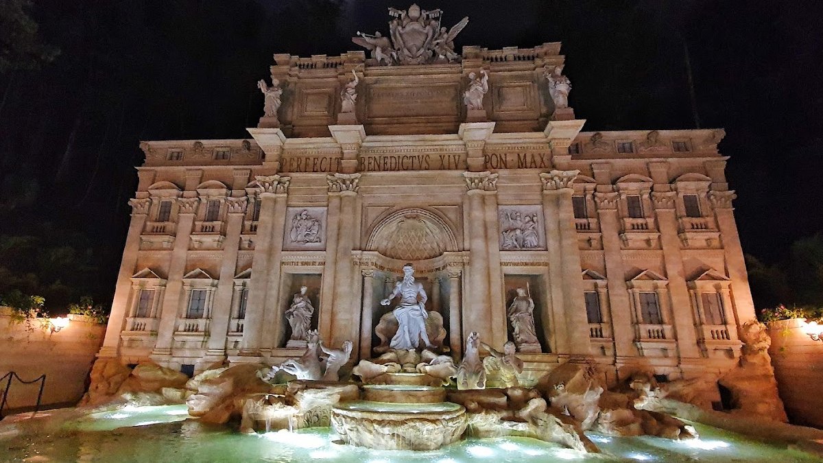 A réplica da Fontana di Trevi em Serra Negra é um dos principais destinos turísticos da cidade. Localizada na região central de Serra Negra, próxima à praça João Zelante e à prefeitura, a Fontana di Trevi foi inaugurada em maio de 2023 e rapidamente se tornou um dos pontos mais procurados pelos turistas - (Divulgação)