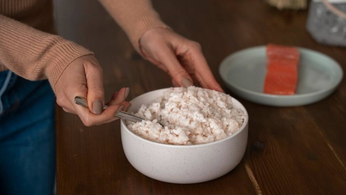 Para cada xícara adicional de arroz branco consumida por dia, o risco de diabetes sobe 10%, segundo a pesquisa. O texto conta com informações do site El Tiempo.