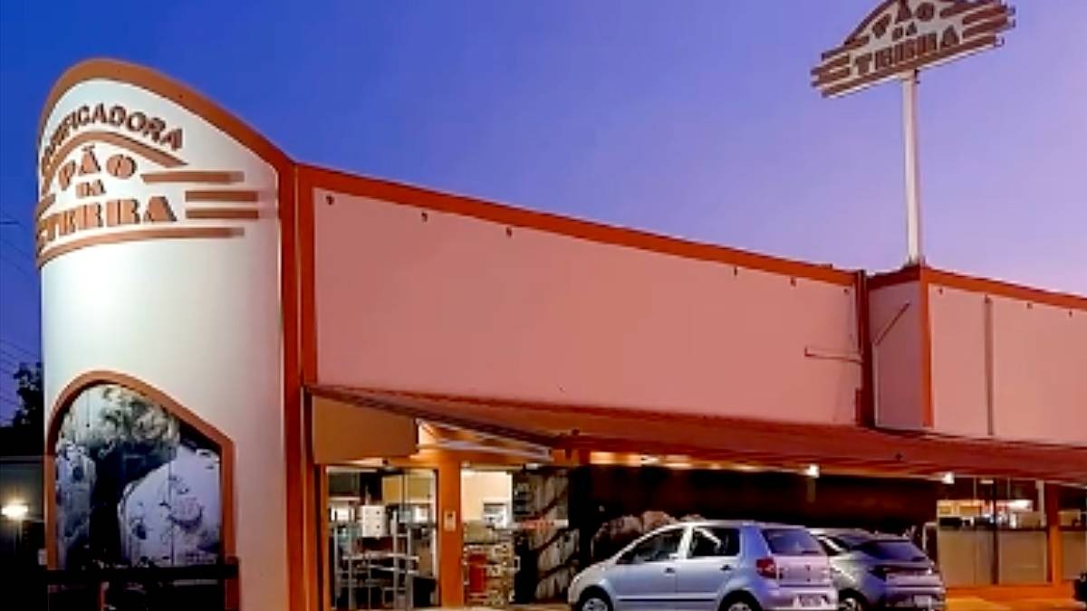 Fundada em 1999, a Pão de Terra se destaca por sua torrefação própria de café para consumo. Foto: Reprodução/Facebook