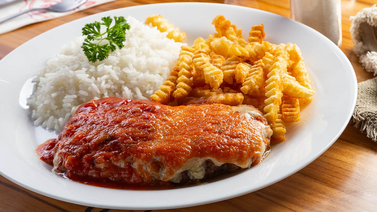Rocket Parmegiana Chicken, do Johnny Rockets. Foto: Divulgação/Johnny Rockets