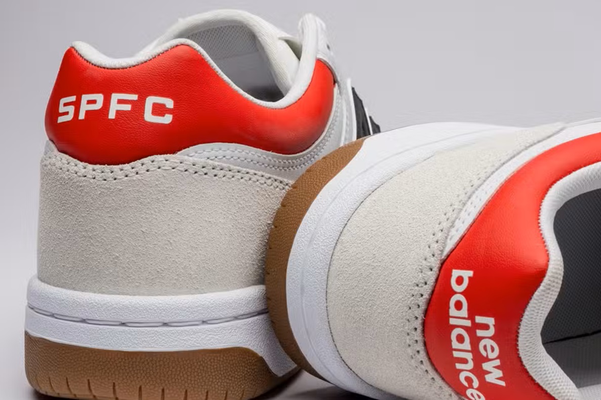 Novidade traz as três cores do clube/Divulgação/New Balance