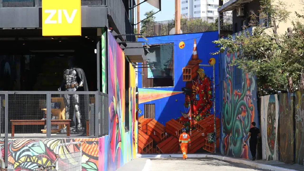 Beco do Batman atrai turistas do mundo inteiro. Foto: Agência Brasil
