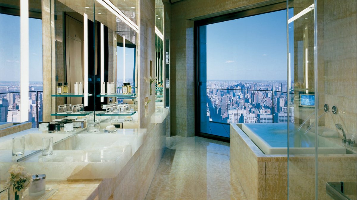Até os banheiros da suíte têm vista privilegiada (Foto: Divulgação/Four Seasons)