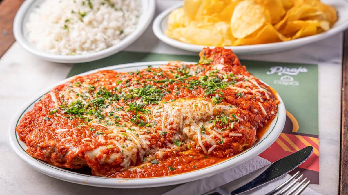 Filé à parmegiana de frango do Pirajá. Foto: Mario Rodrigues Jr./Divulgação/Pirajá