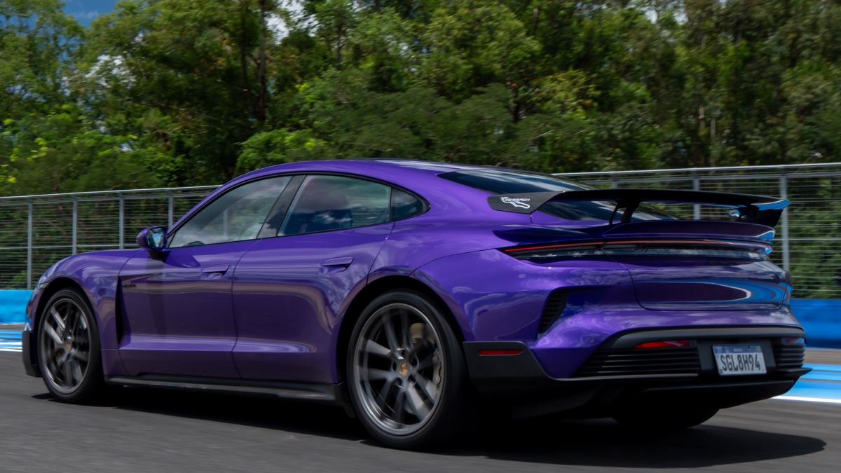 Nova geração do Porsche Taycan desembarca no Brasil com maior autonomia e aceleração mais vigorosa. /Foto: Divulgação