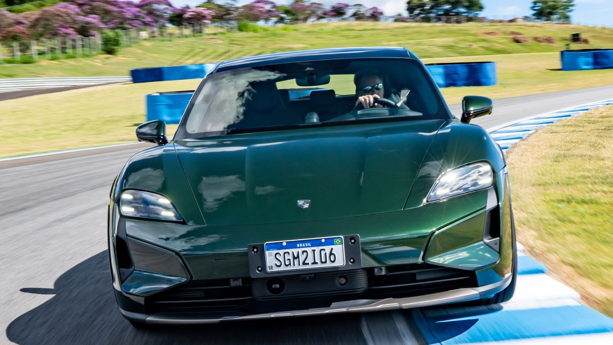 Taycan Turbo GT equipado com o Pacote Weissach precisa de apenas 2,2 segundos para acelerar de zero a 100 km/h. /Foto: Divulgação