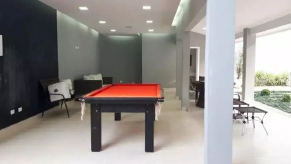 Casa vem com mesa de sinuca. /Foto: Divulgação