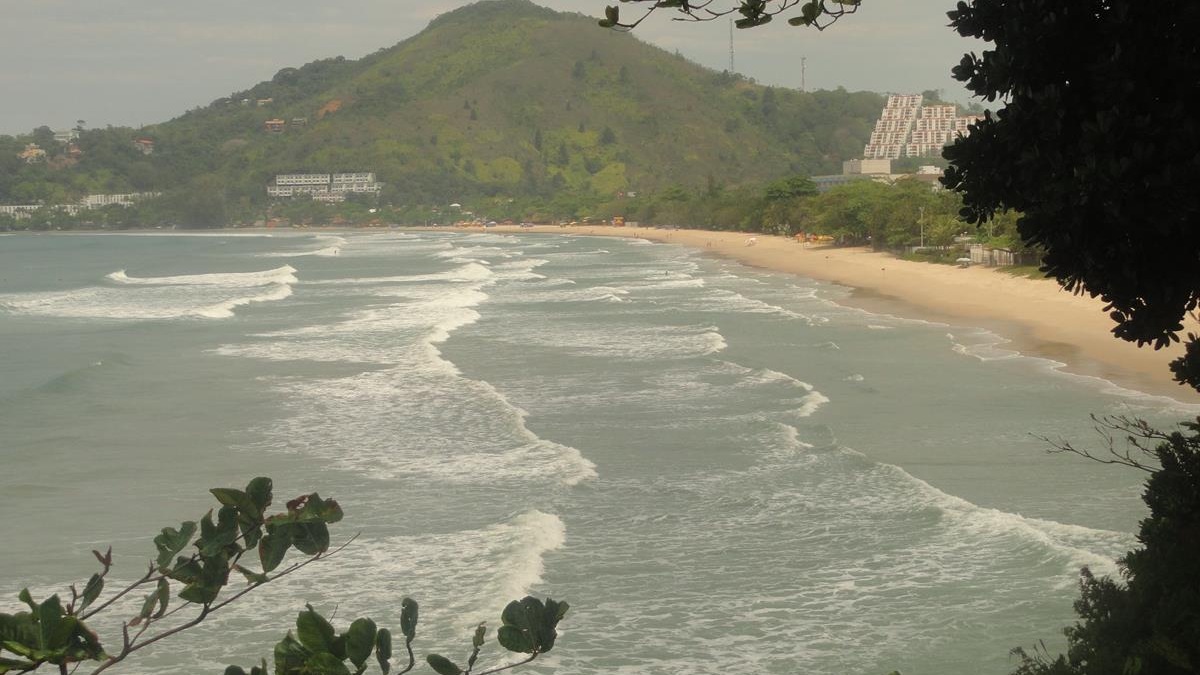 4. Toninhas (Ubatuba) - Uma das praias mais procuradas da cidade, famosa por sua areia clara e ótima para a prática de surfe e bodyboard. Foto: Prefeitura de Ubatuba