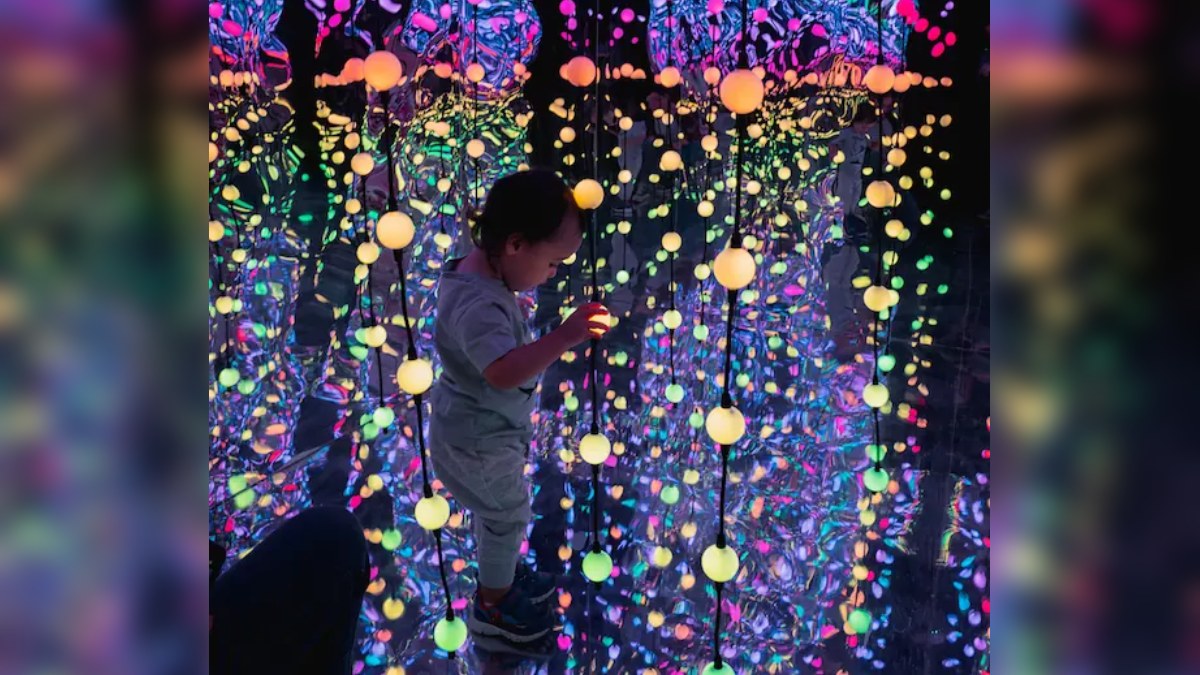 Oásis Sideral oferece um universo infinito de luzes, cores e reflexos. /Foto: Divulgação