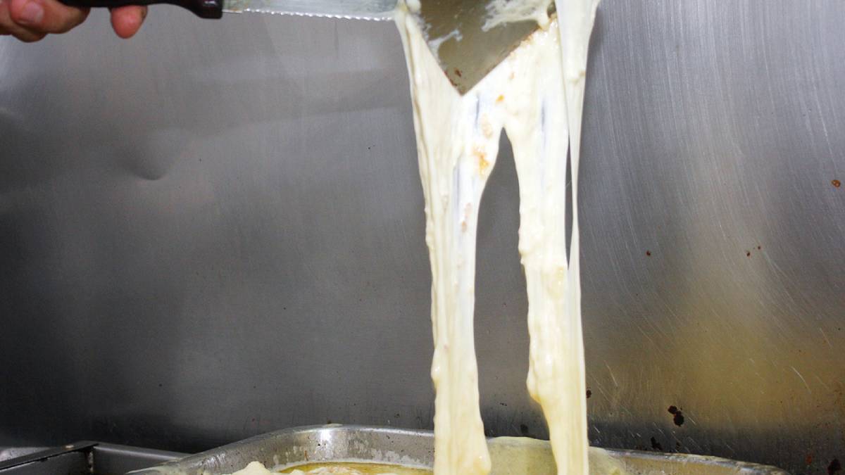 Um dos segredos é o queijo mussarela derretido na água. Foto: Divulgação/Prefeitura de Bauru
