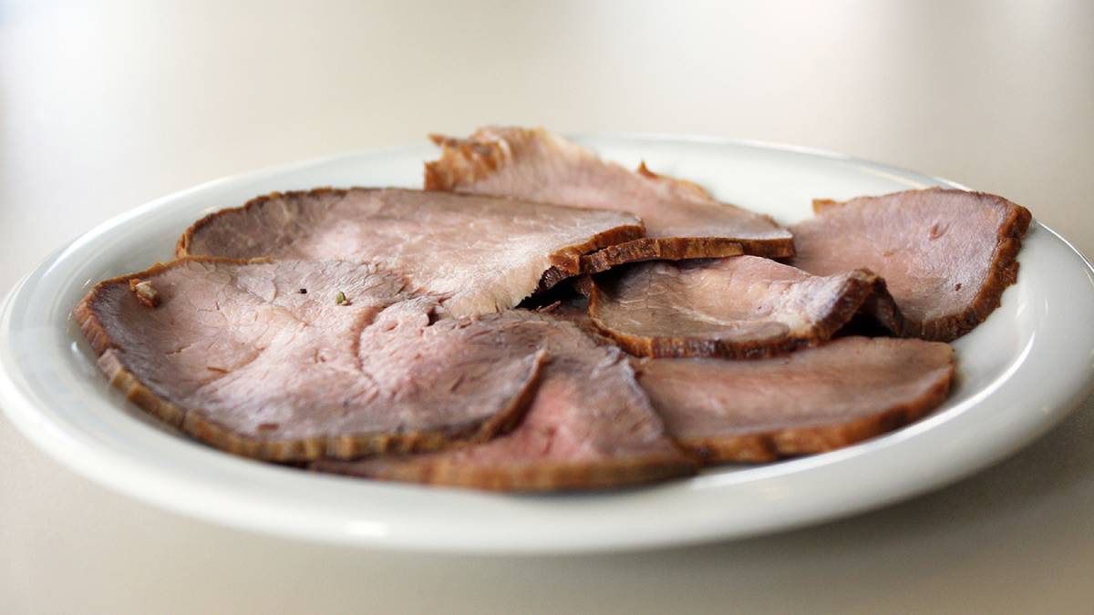 Sim, o verdadeiro bauru é feito com rosbife. Em alguns locais, este ingrediente é substituído por presunto. Foto: Divulgação/Prefeitura de Bauru