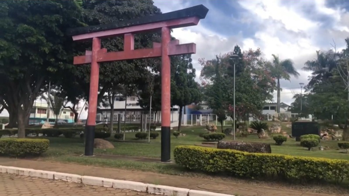 São Miguel Arcanjo também se destaca pela sua expressiva comunidade japonesa. A cidade abriga a maior biblioteca japonesa do Brasil, com um acervo de 74 mil livros, sendo 70% deles mangás. Foto: Reprodução/Youtube/Visão da Cidade