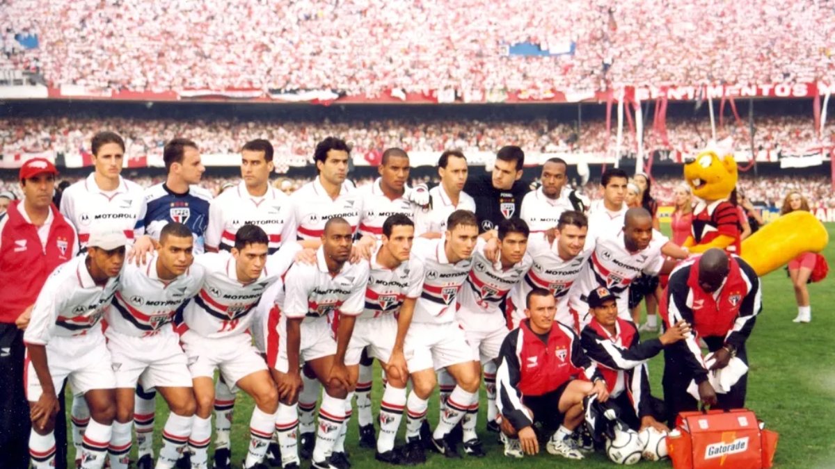 O São Paulo venceu o Santos na final e conquistou o Paulistão de 2000 com uma campanha dominante. Foto: Arquivo Histórico do São Paulo FC