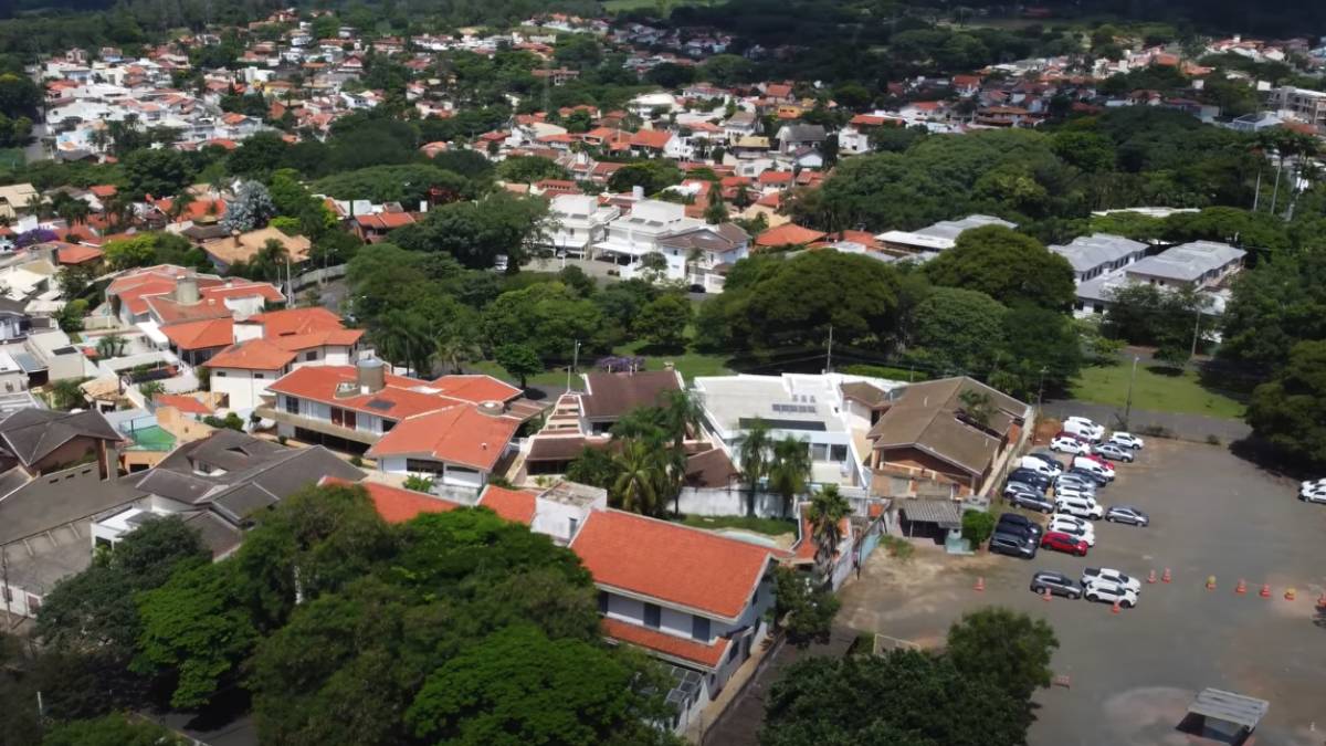 Campinas é a quarta cidade mais cara do Brasil, segundo o site Expatistan. O alto custo de vida é impulsionado pela valorização imobiliária e pela ampla oferta de serviços.