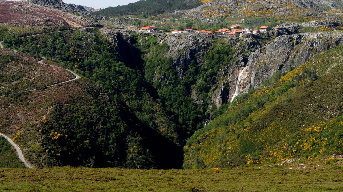 Essa misteriosa pedra fica localizada na Serra da Freita. Imagem: Ricardo Oliveira/Wikimedia Commons