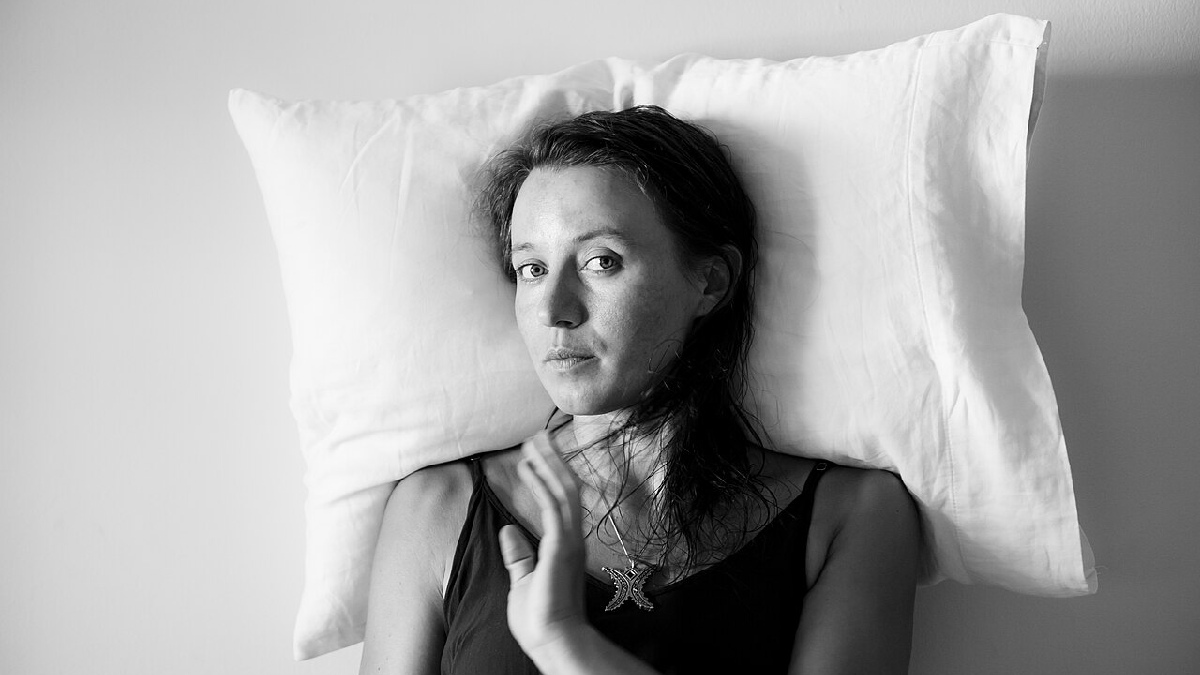 Por que sonhamos? Dormir é uma necessidade biológica, mas o motivo de sonharmos durante o sono não possui nenhuma explicação definitiva. Alguns cientistas especulam que sonhos sejam seu subconsciente transformando as memórias de curto para longo prazo. Outros acreditam que sejam sinais de outro plano. É difícil achar evidências para o que ocorre no reino de Hipnos. Imagem: Marta Monko/Wikimedia Commons