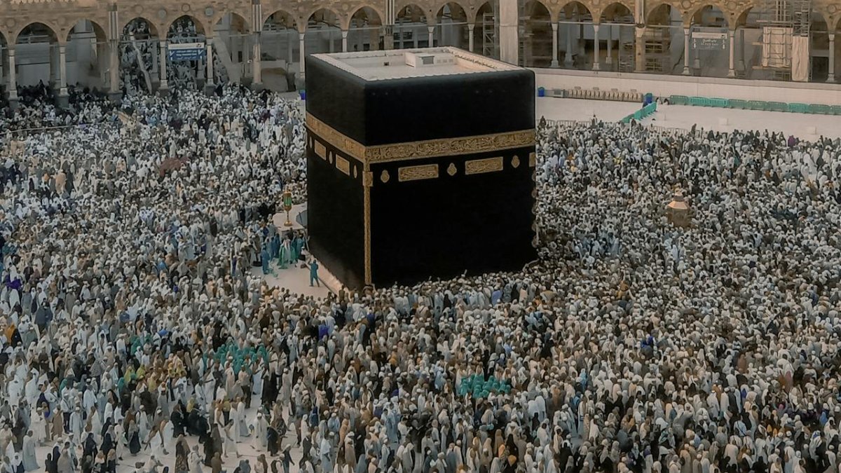 Os muçulmanos rezam em direção à Meca, cidade sagrada do islamismo (Foto: Tayeb Mezahdia/Pexels)