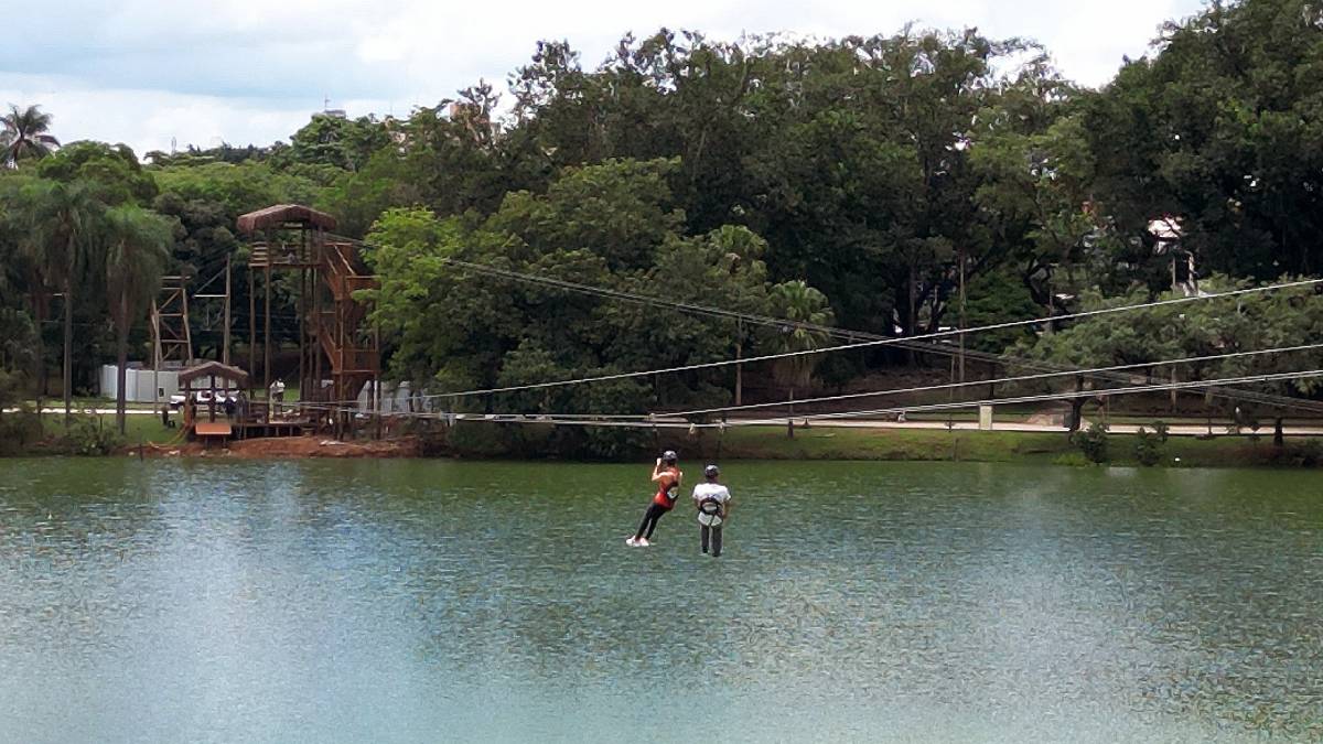 Tirolesa é uma das atrações mais recentes do Taquaral. Foto: Carlos Bassan/Prefeitura de Campinas