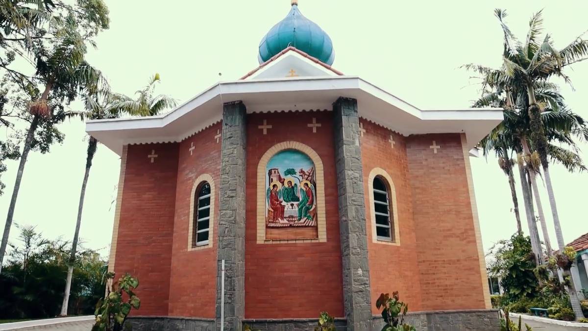 Arte sacra atrai turistas para conhecer comunidade ortodoxa russa. Foto: Reprodução/Youtube