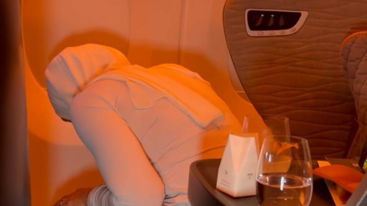 Mariam tem uma rotina de orações rígidas, inclusive em viagens de avião (Foto: Reprodução/Instagram)