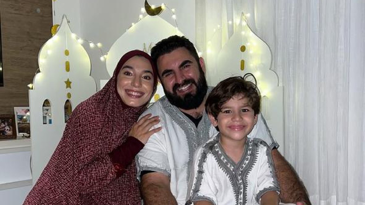 Durante o mês do Ramadã, Mariam dá vários presentes a seu filho Abud (Foto: Reprodução/Instagram)