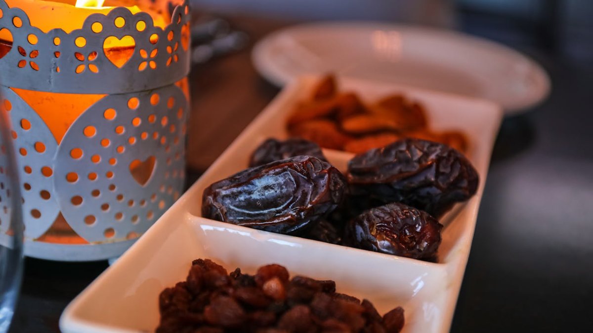 É costume na cultura islâmica quebrar o jejum do Ramadã com tãmaras (Foto: Zak Chapman/Pexels)