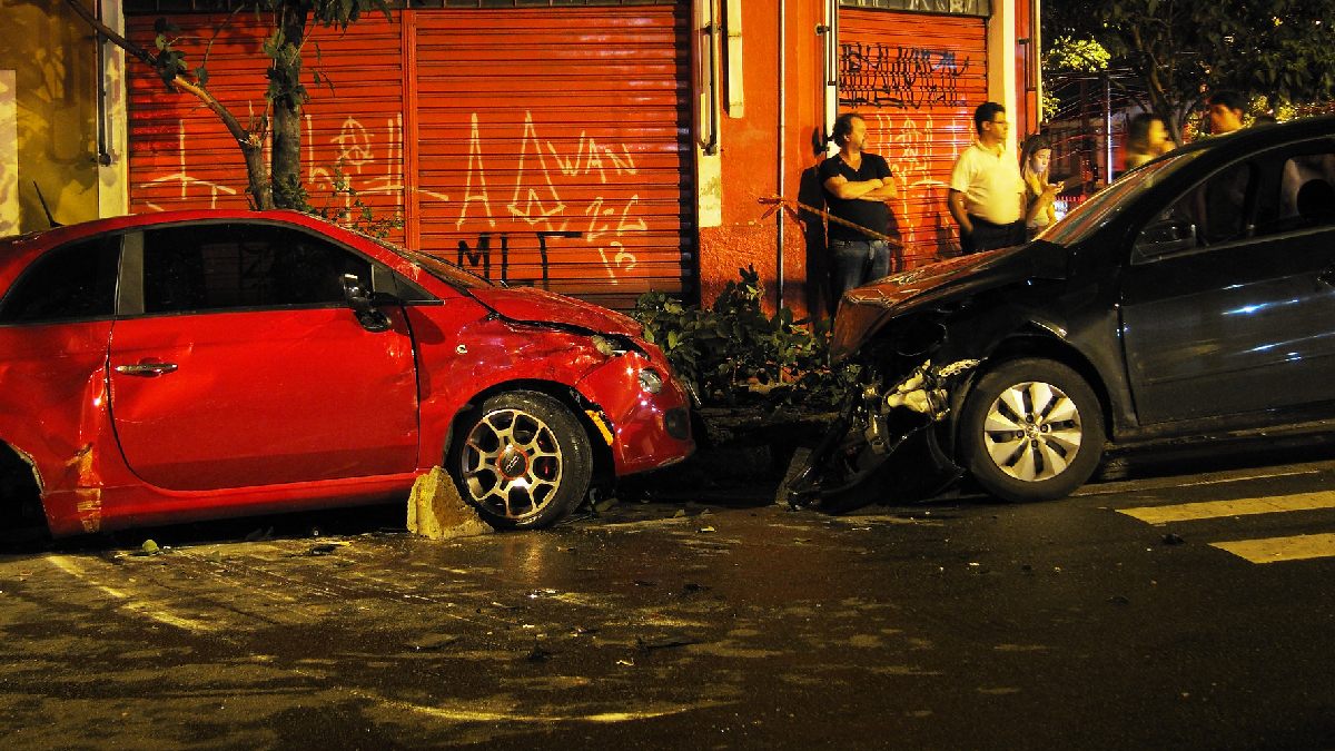 Falta de visibilidade causa acidentes em dia de chuva. Imagem: Carlos Ebert/Flickr