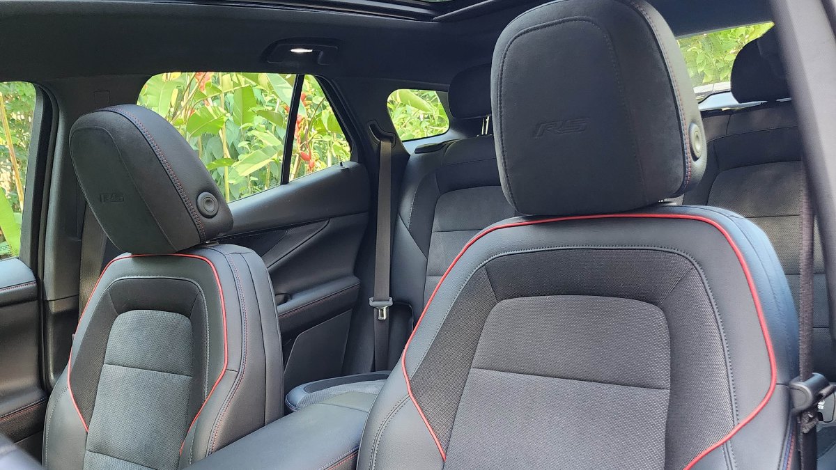 É um veículo no qual cinco adultos podem viajar de forma absolutamente confortável, tanto na frente quanto atrás. /Foto: Luiza Kreitlon/AutoMotrix