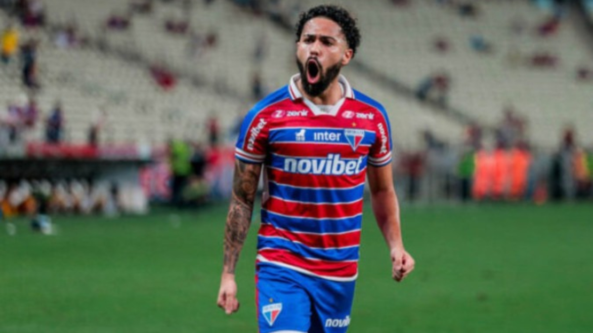 Calebe disputou 85 partidas, marcou oito gols e deu nove assistências pelo clube. /Foto: Matheus Lotif/Fortaleza EC