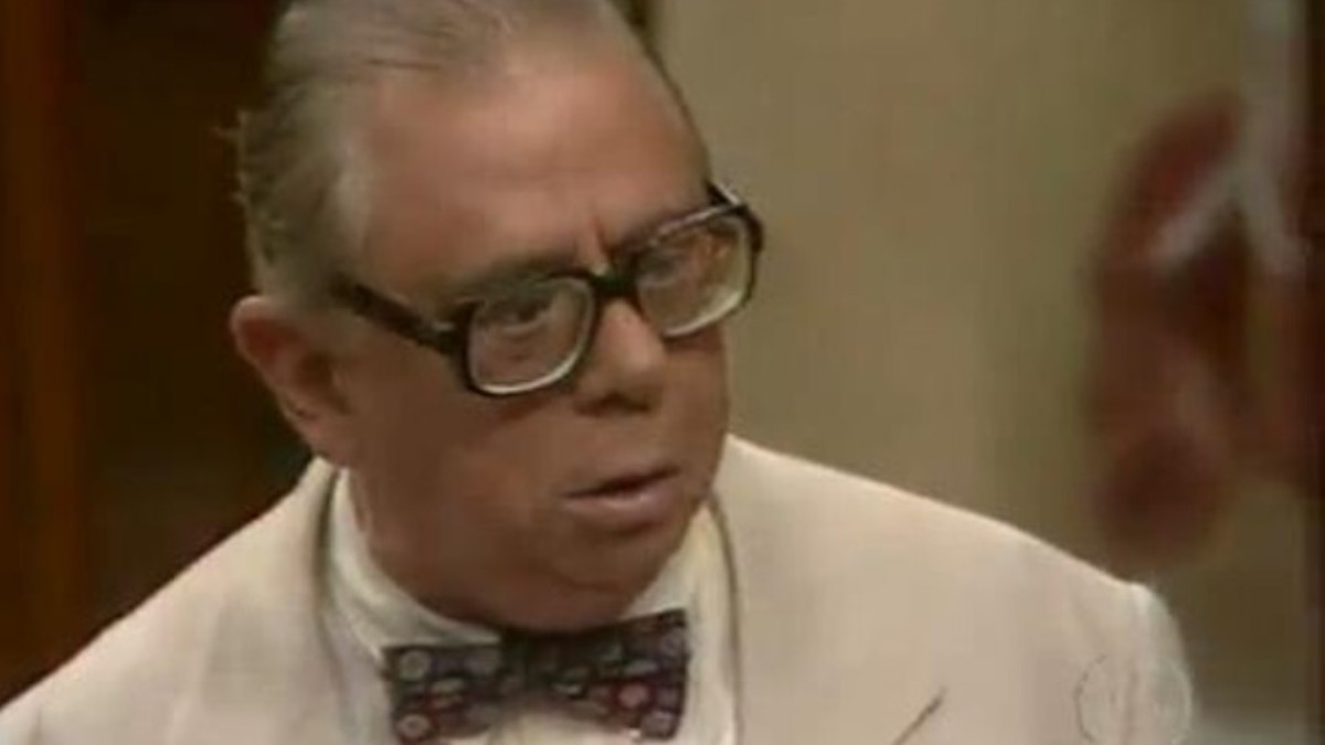 Considerado o pioneiro do stand-up comedy no Brasil, José Vasconcellos conquistou o público com seu humor inteligente e observacional, satirizando o cotidiano e os costumes da época - (Reprodução)