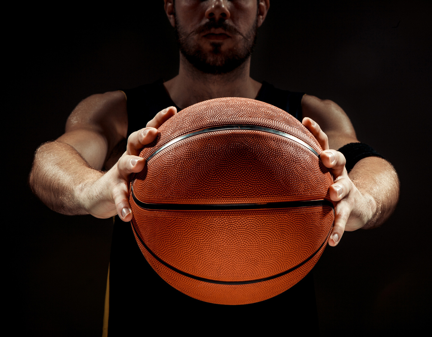Entenda mais sobre as conferências, números de jogos, e por qual caminho o campeão tem que passar até o título. O maior campeão da NBA é o Boston Celtics, com 18 títulos, seguido do LA Lakers, com 17 - (master1305/Freepik)