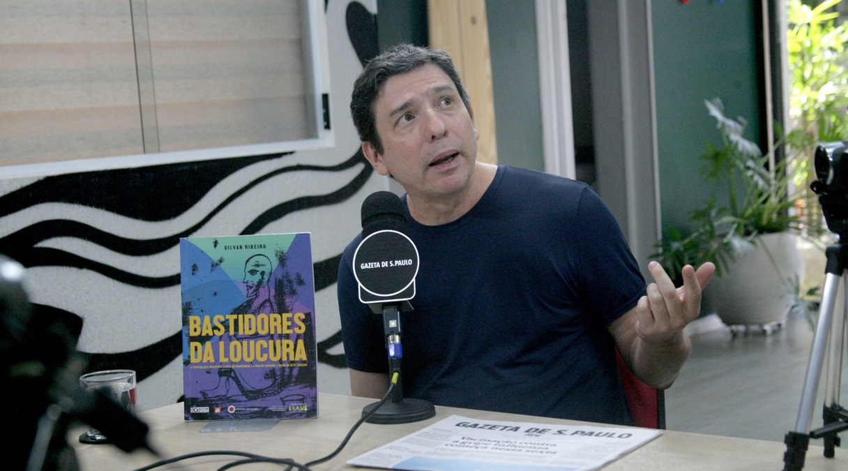 O escritor e jornalista Gilvan Ribeiro durante participação no podcast Direto da Gazeta/Thiago Neme/Gazeta de S. Paulo