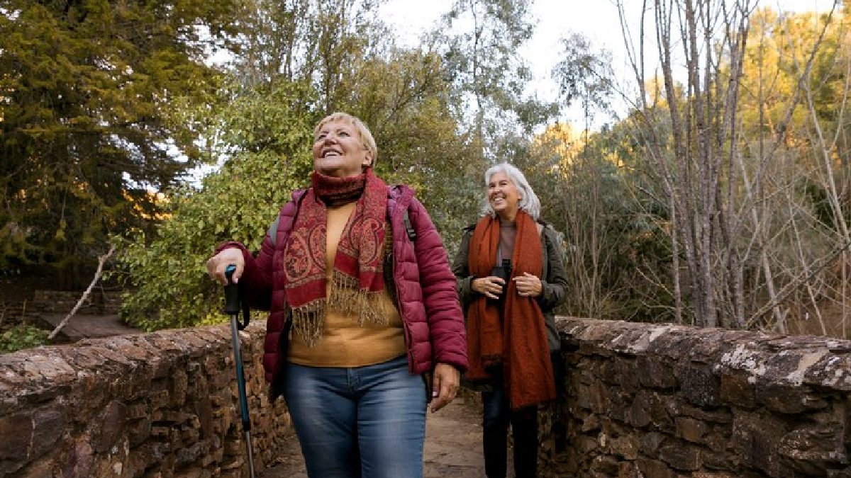 No local, esqueça das tradicionais casas e vida com o agito do cotidiano. A comunidade é organizada pela própria população, com responsabilidades, despesas e momentos de lazer compartilhados entre os moradores - (Freepik)