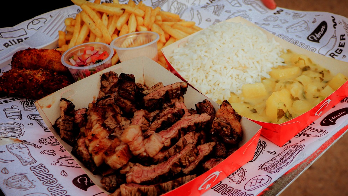 Costela bovina, torresmo de rolo, brisket defumado, costelinha suína, espetos, hambúrgueres, tacos são apenas algumas das delícias desse festival.