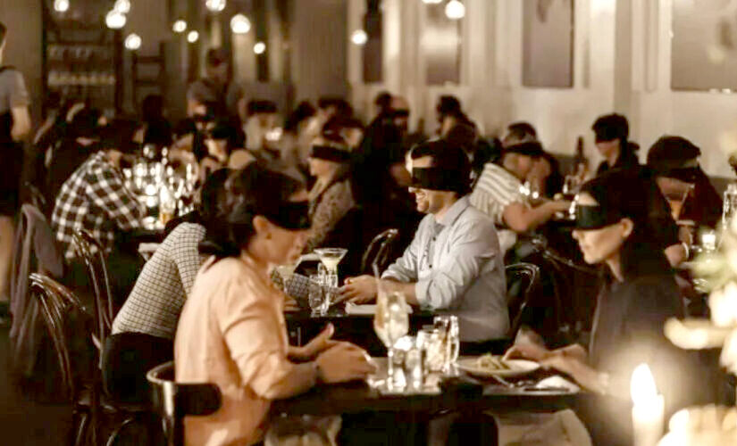 Ambiente íntimo do restaurante convida os interessados a sair da rotina e reaprender a usar as papilas gustativas. Divulgação.