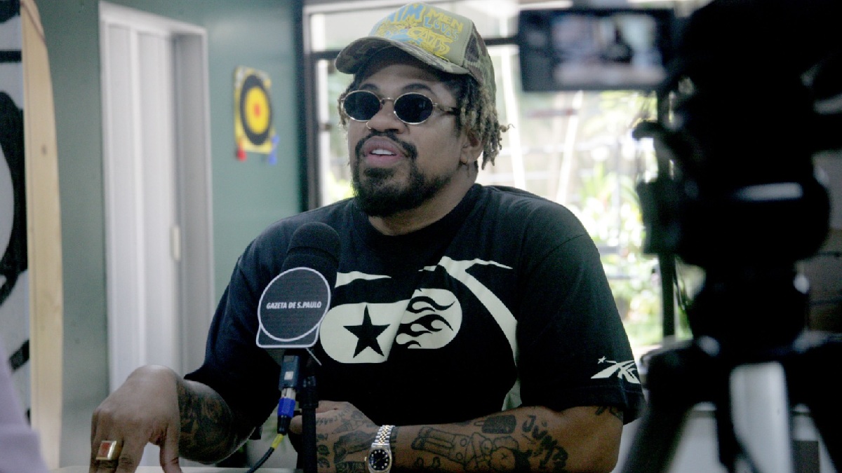 O cantor e compositor Luccas Carlos durante participação no podcast Direto da Gazeta/Thiago Neme/Gazeta de S. Paulo