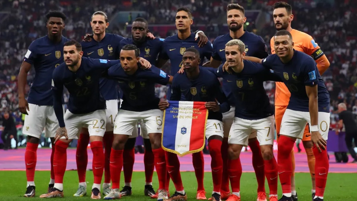 Em terceiro lugar do ranking com 1852.71 pontos, a França continua sendo uma das principais seleções do planeta. Vice-campeã mundial na última edição da Copa, os franceses possuem um dos elencos mais valiosos do futebol, com estrelas como Kylian Mbappé e outros atletas de alto nível. A consistência nas competições internacionais mantém a equipe sempre entre as favoritas. Foto: Divulgação
