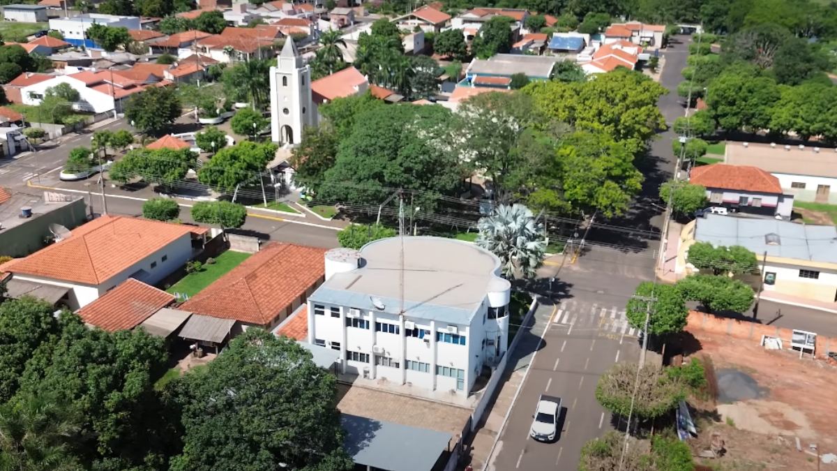 O município simboliza a resistência ao êxodo rural. Mesmo com a urbanização crescente, Borá mantém sua essência interiorana. (Fotos: Reprodução/Youtube)