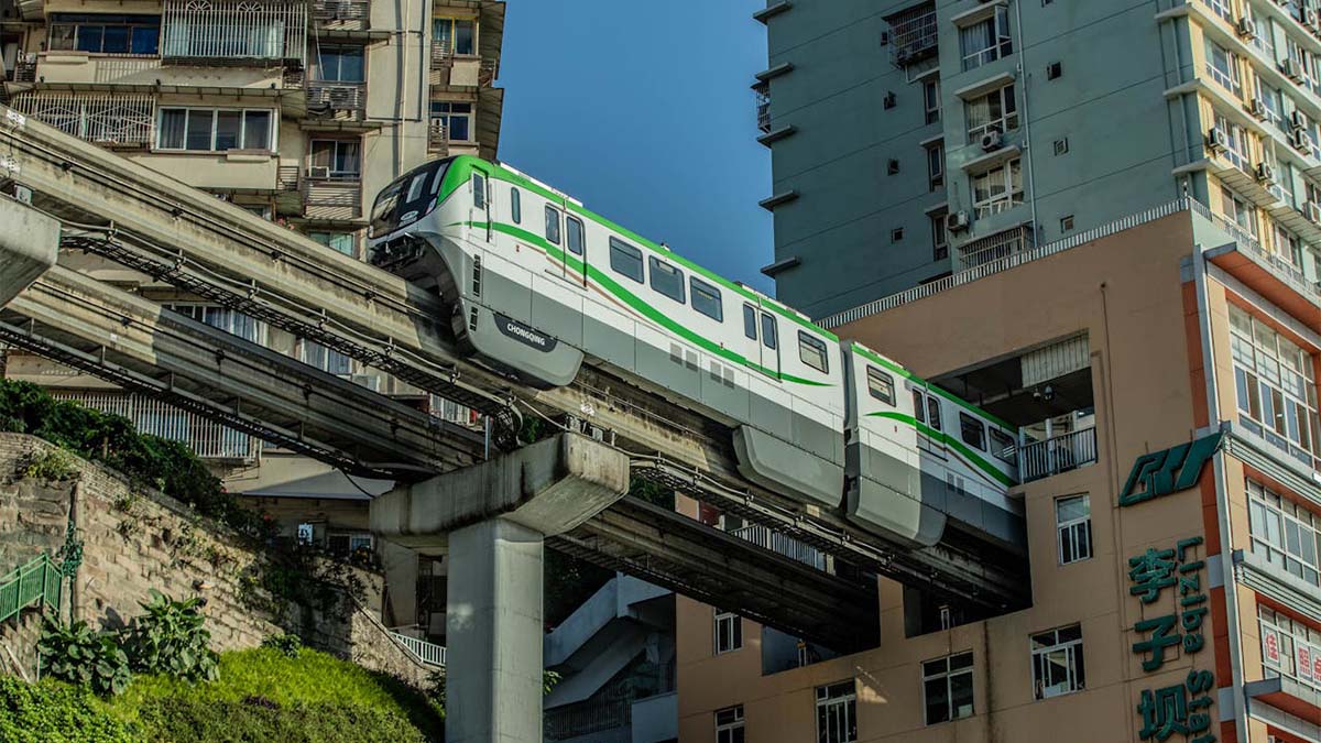 A Estação Liziba, em Chongqing, na China, fica entre o sexto e o oitavo andar de um prédio de 19 andares - Foto: 英杰 郑 /Pexels