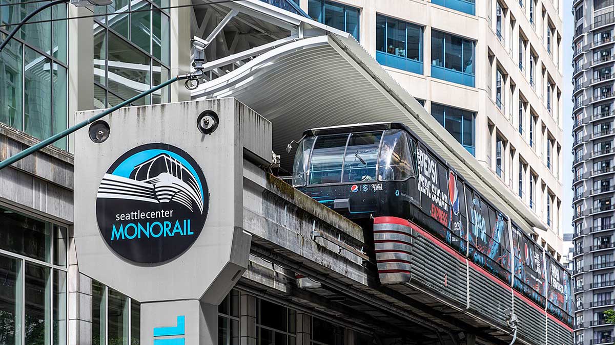 Com apenas duas estações, o monotrilho de Seattle atrai mais de 2 milhões de passageiros por ano - Foto: Dietmar Rabich/Wikimedia Commons